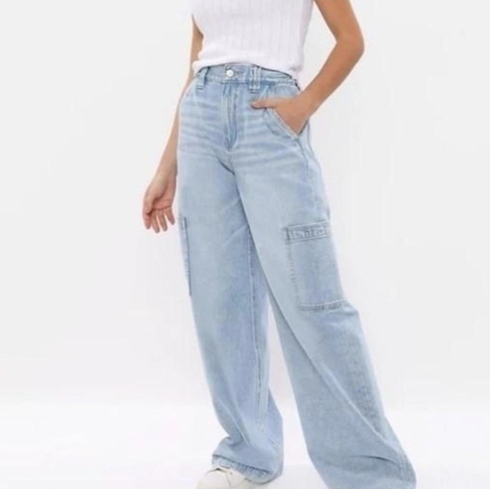 American Eagle Super High Rise Baggy Wide Leg Cargo Jeans Light Wash Size 10R